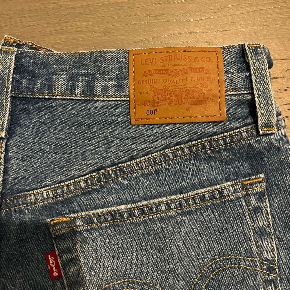 Levi's Blue Jean Shorts Distressed Cutoff Style - Picture 4 of 4